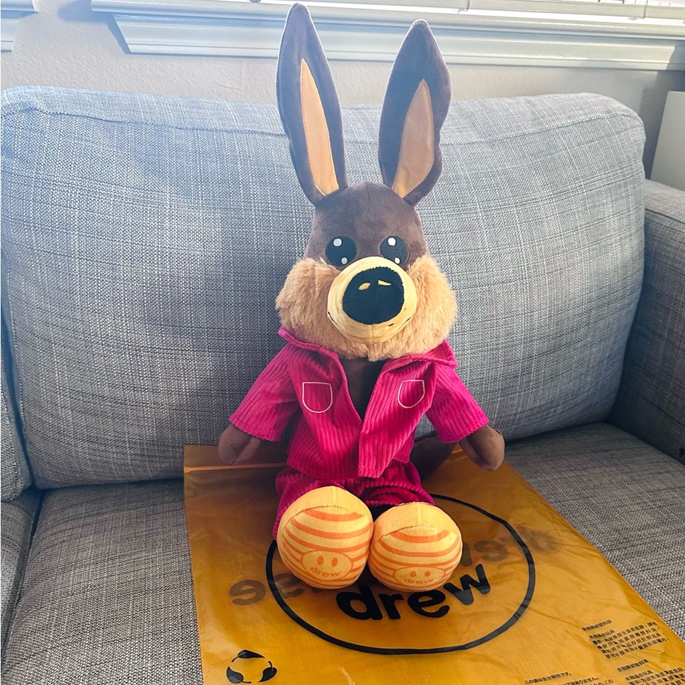 👍🏻 NWT Drew House Fernand plush in magenta coyote bear